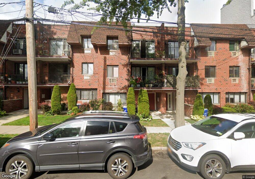 7136 163rd St unit 3, Fresh Meadows, NY 11365 - photo 1