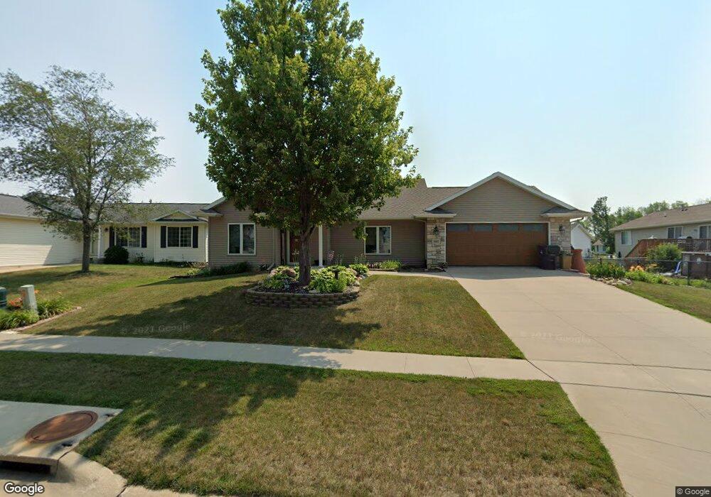 1005 Koudsi Blvd NW, Cedar Rapids, IA 52405 - photo 1