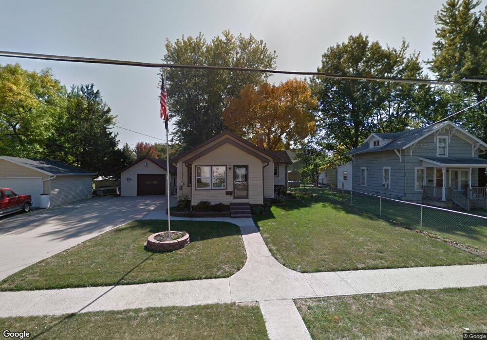 1005 N 9th Ave E, Newton, IA 50208 - photo 1