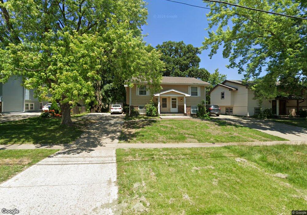 1870 E Park Ave, Des Moines, IA 50320 - photo 1
