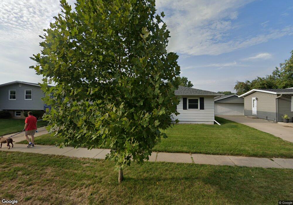 4610 Midway Dr NW, Cedar Rapids, IA 52405 - photo 1