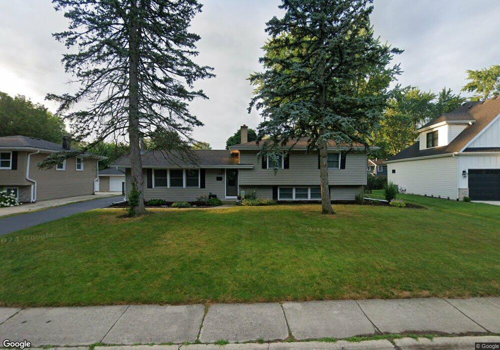 528 Spruce Dr, Naperville, IL 60540 - photo 1