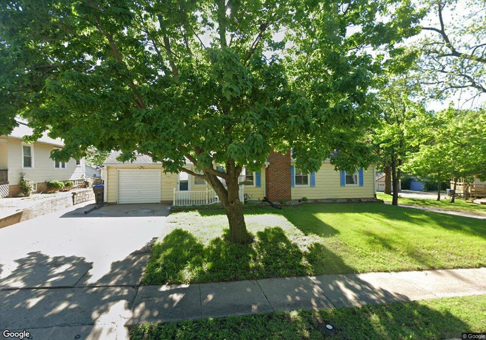 834 SW Warren Ave, Topeka, KS 66606 - photo 1