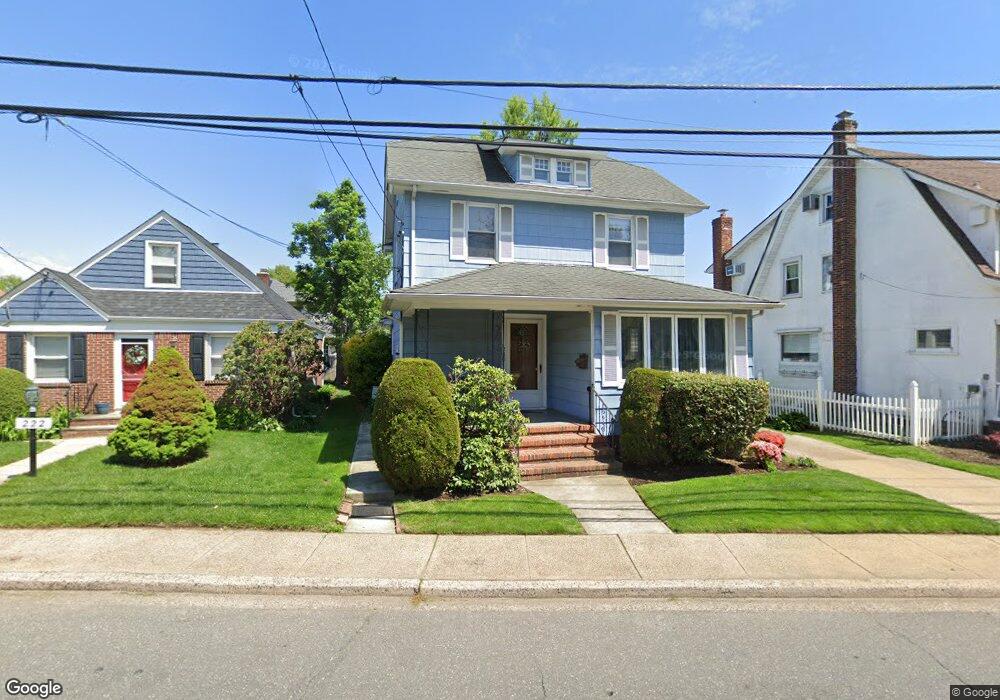 218 Courthouse Rd, Franklin Square, NY 11010 - photo 1