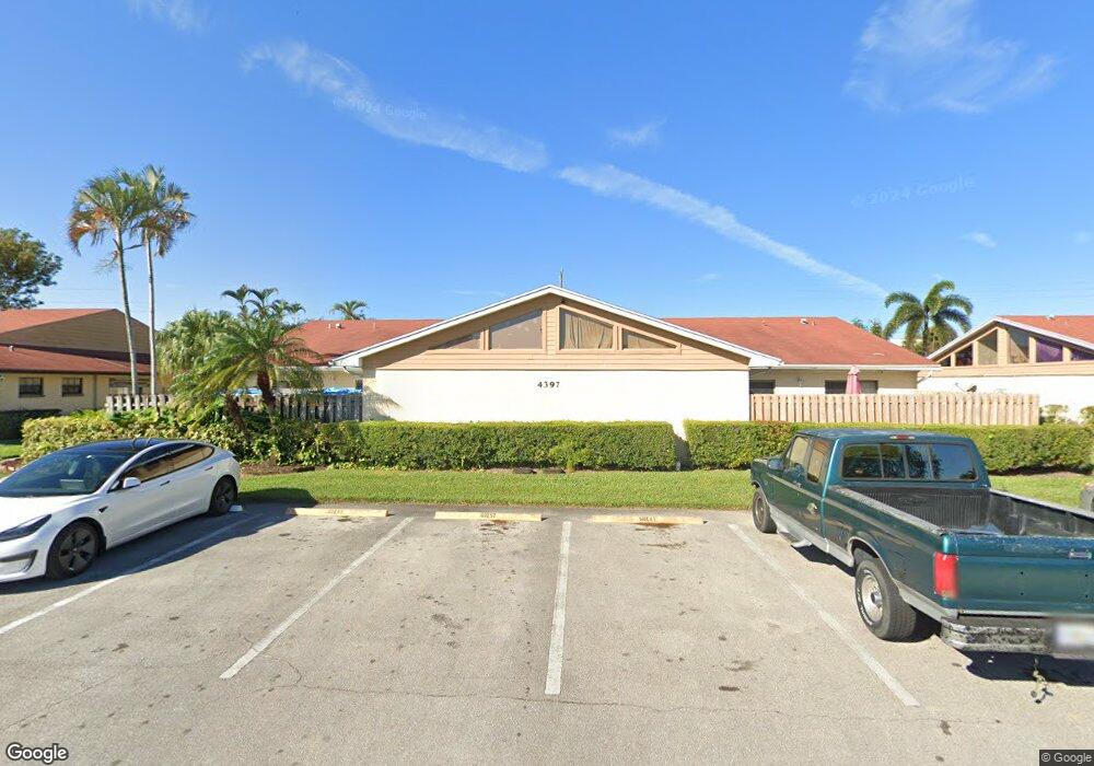 4397 Woodstock Dr unit D, West Palm Beach, FL 33409 - photo 1