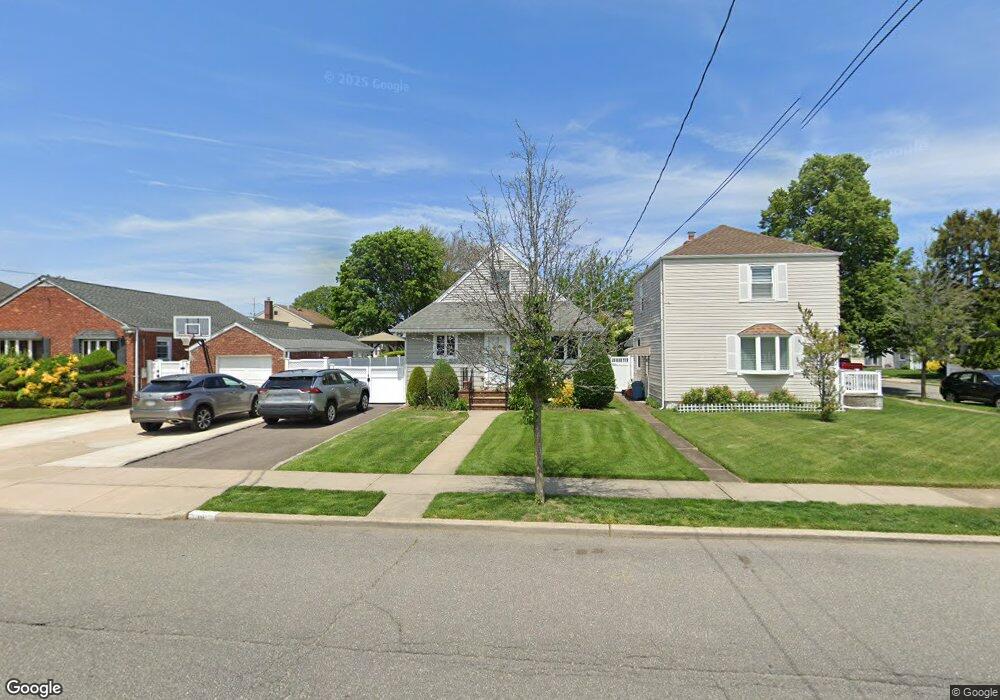 640 Fenworth Blvd, Franklin Square, NY 11010 - photo 1