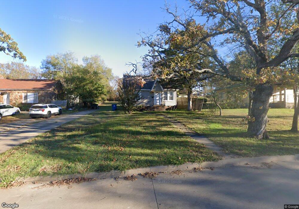 305 W Ottawa Ave, McAlester, OK 74501 - photo 1