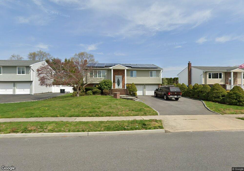 5 Splitrail Place, ComMacK, NY 11725 - photo 1