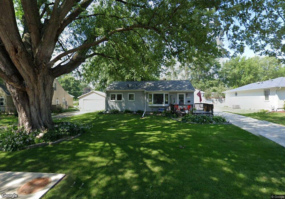 1610 Lilac Ln, Cedar Falls, IA 50613 - photo 1