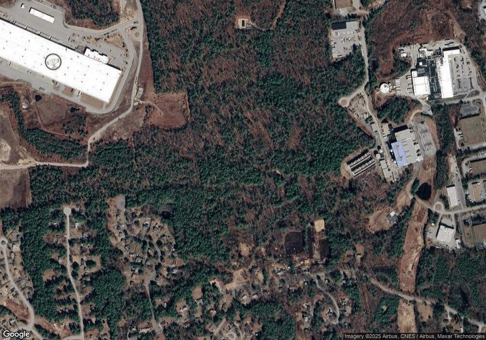 162 Litchfield Rd, Londonderry, NH 03053 - photo 1