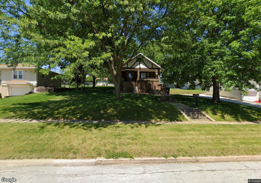 903 W 2nd St, Cedar Falls, IA 50613 - photo 1