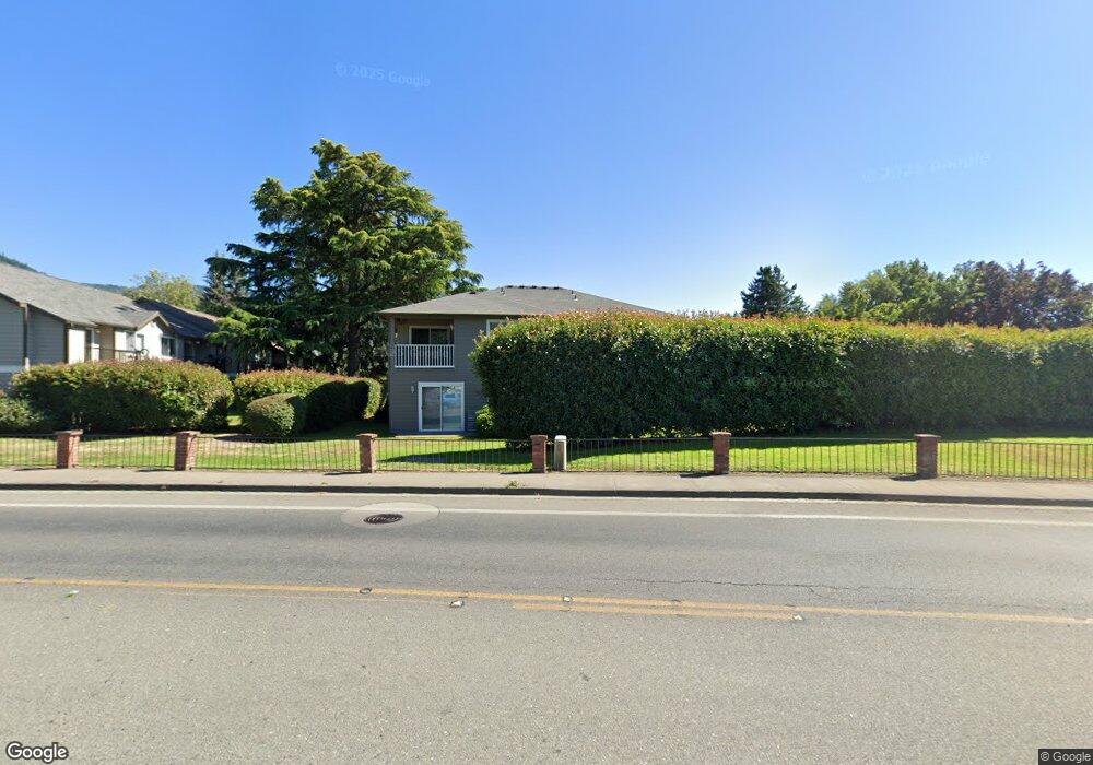 1015 SE Camelot Dr, Grants Pass, OR 97526 - photo 1