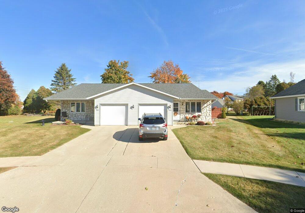 1722 Berge Ct, Manitowoc, WI 54220 - photo 1