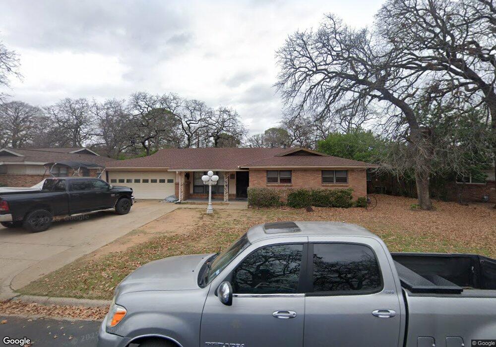 636 Woodcrest Dr, Hurst, TX 76053 - photo 1