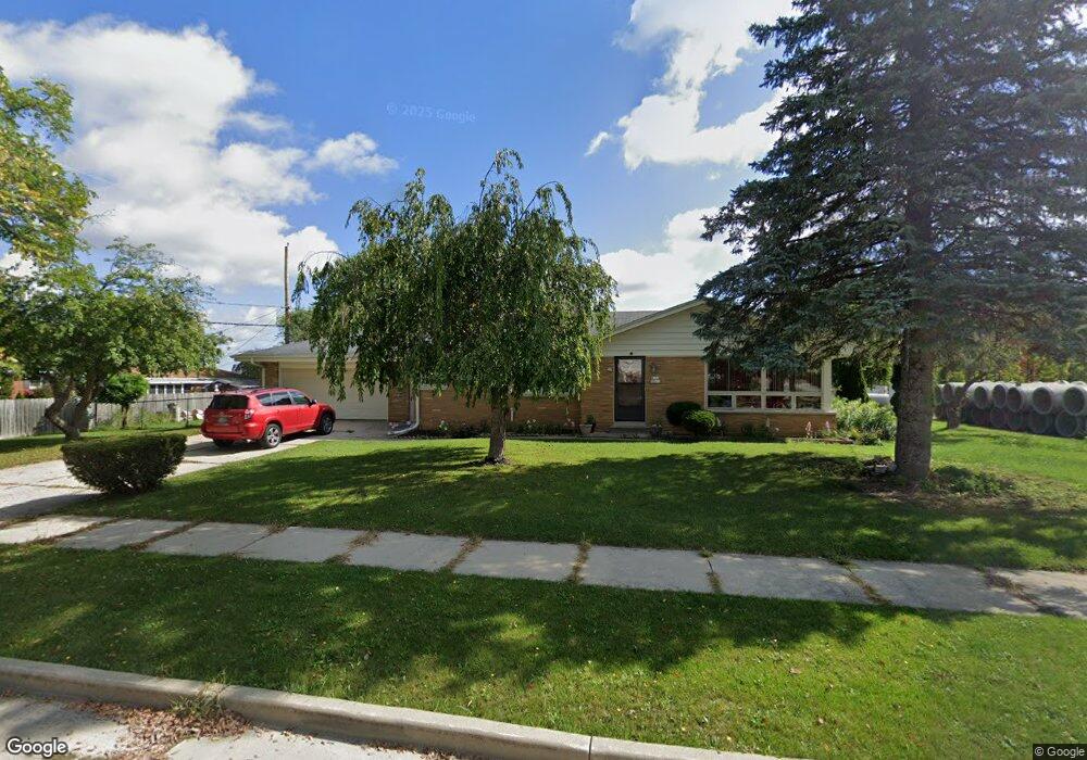 W162N8416 Fleet Ave, Menomonee Falls, WI 53051 - photo 1