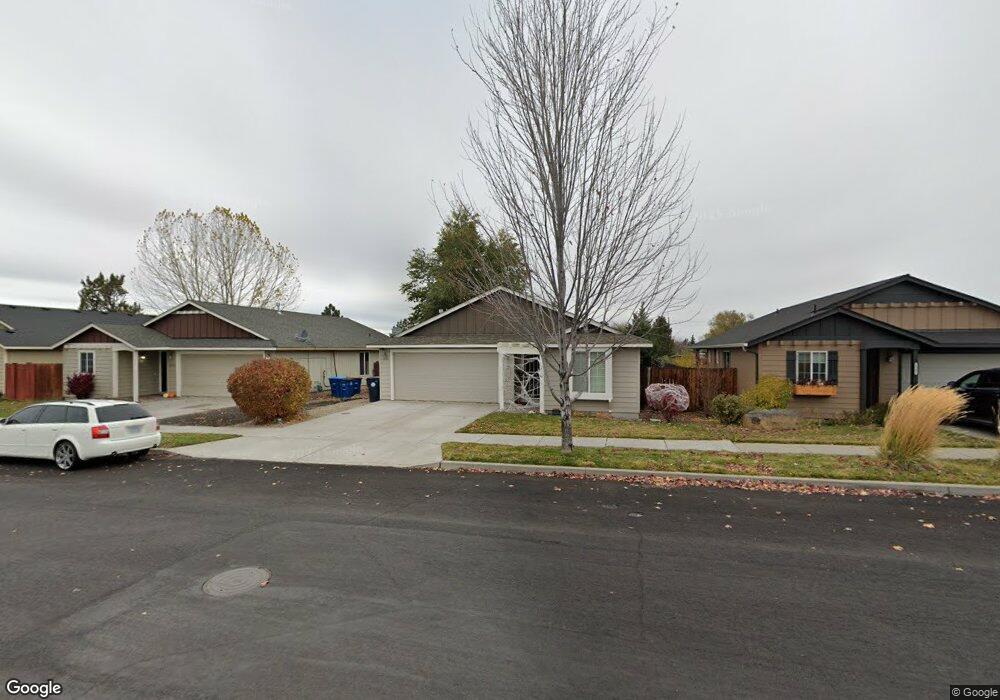 2759 SW Cascade Ave, Redmond, OR 97756 - photo 1