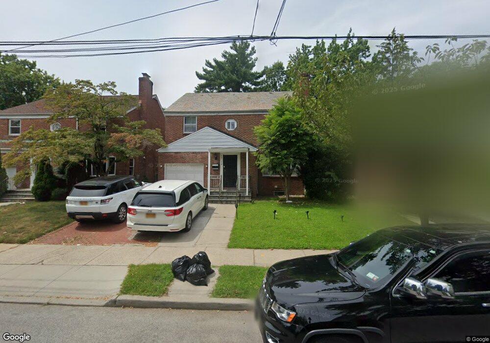 33-18 164th St, Flushing, NY 11358 - photo 1