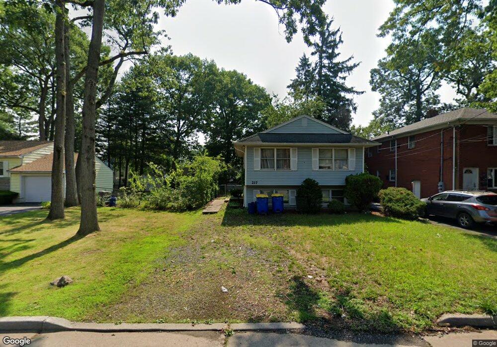217 Bathgate Ave, South Bound Brook, NJ 08880 - photo 1