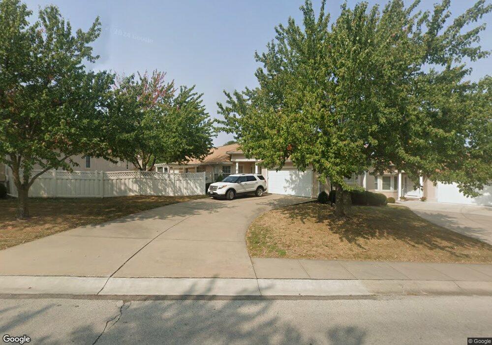 1305 NW North Ridge Dr, Blue Springs, MO 64015 - photo 1