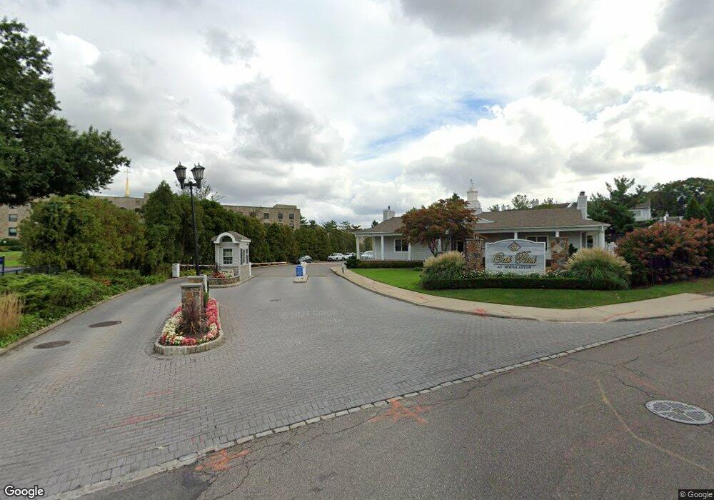 241-39 Oak Park Dr unit 2B, Little Neck, NY 11362 - photo 1