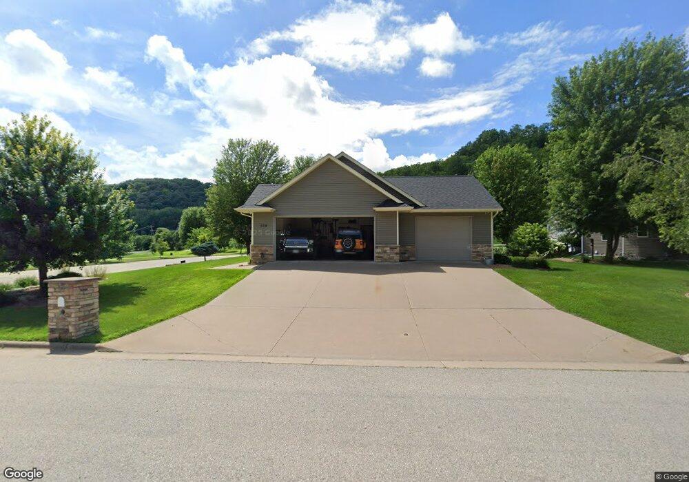 509 Red Apple Dr, La Crescent, MN 55947 - photo 1