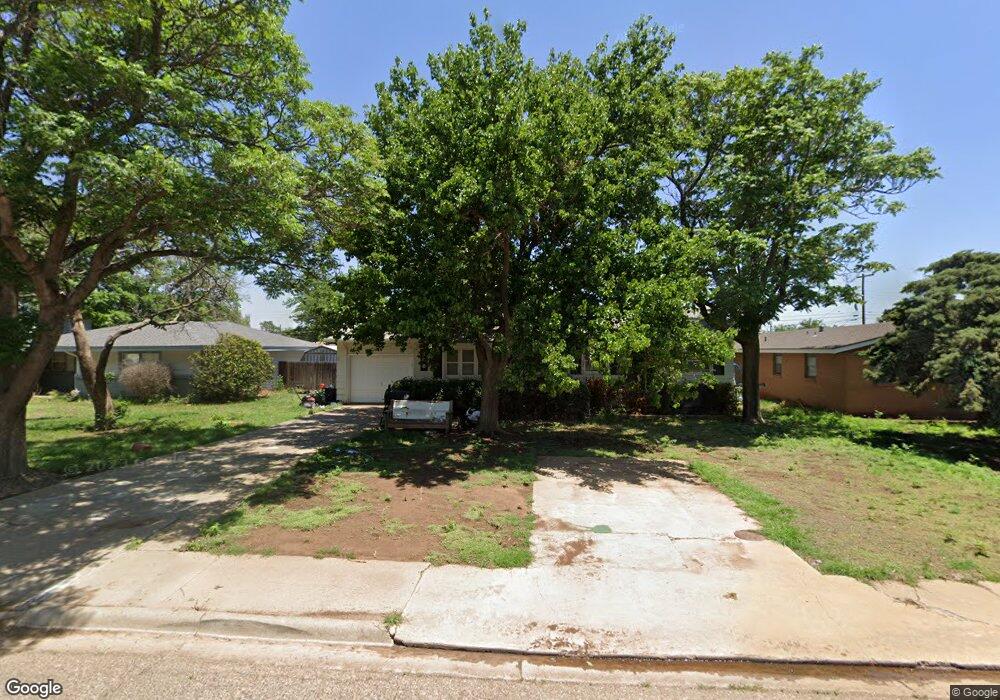 1402 Floydada St, Plainview, TX 79072 - photo 1