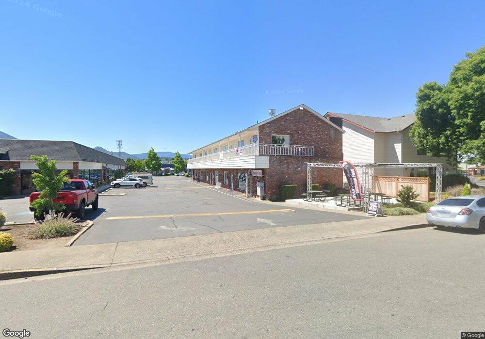 543 NE E St, Grants Pass, OR 97526 - photo 1