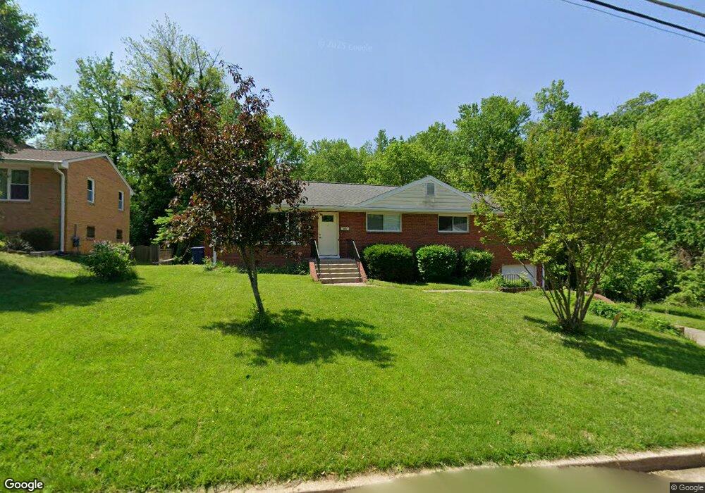 2233 Rollins Dr, Alexandria, VA 22307 - photo 1