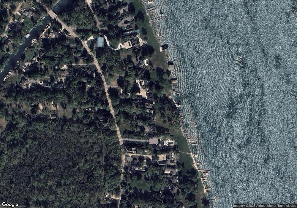 19619 Parke Ln, Grosse Ile, MI 48138 - photo 1