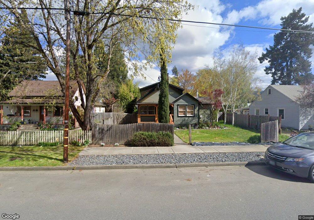 721 NW 2nd St, Grants Pass, OR 97526 - photo 1