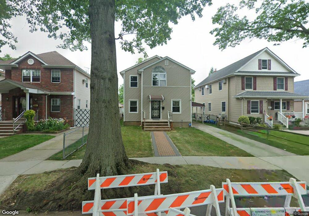 7639 265th St, New Hyde Park, NY 11040 - photo 1