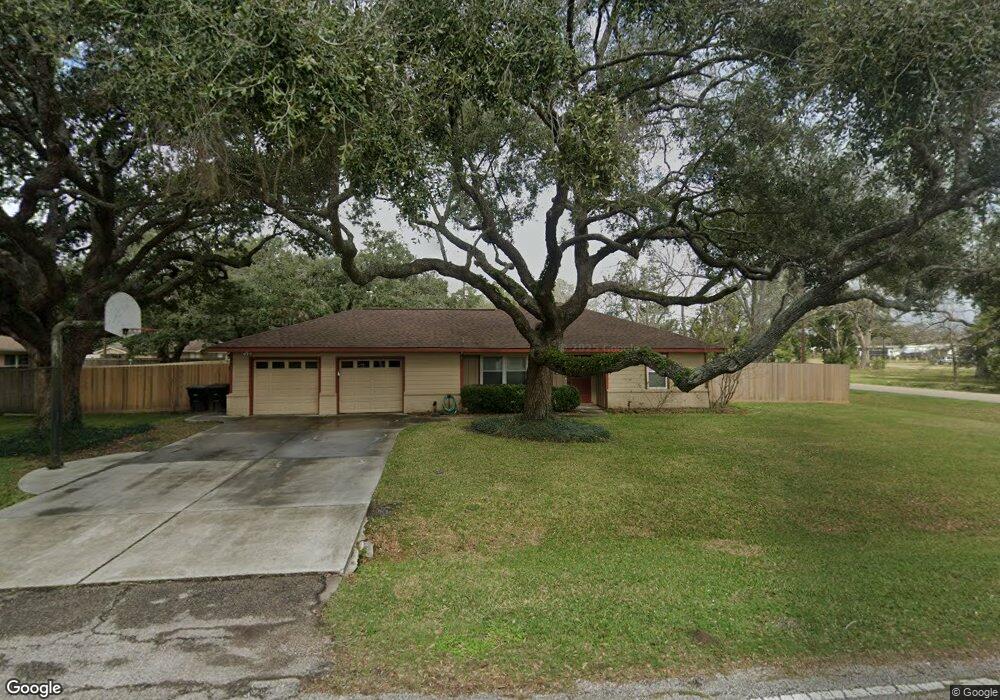 421 Bowman Dr, Alvin, TX 77511 - photo 1