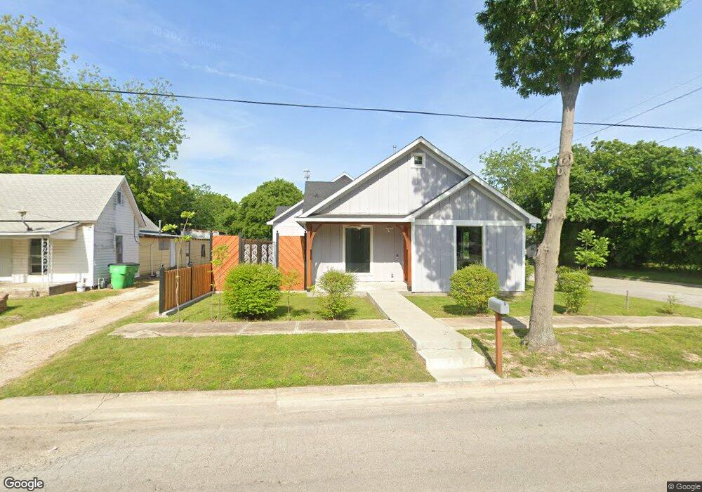 737 Mill St, Gainesville, TX 76240 - photo 1