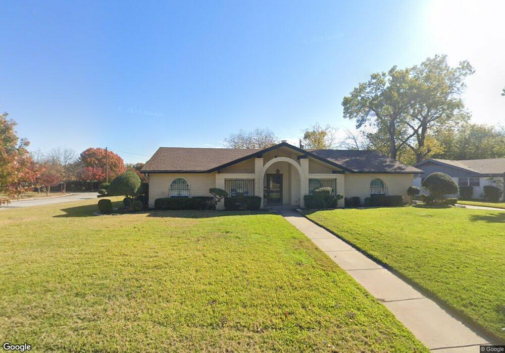 640 Robindale Ct, Bedford, TX 76022 - photo 1