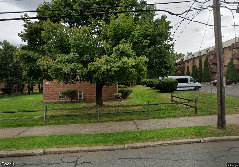 95 Clinic Dr unit 7, New Britain, CT 06051 - photo 1