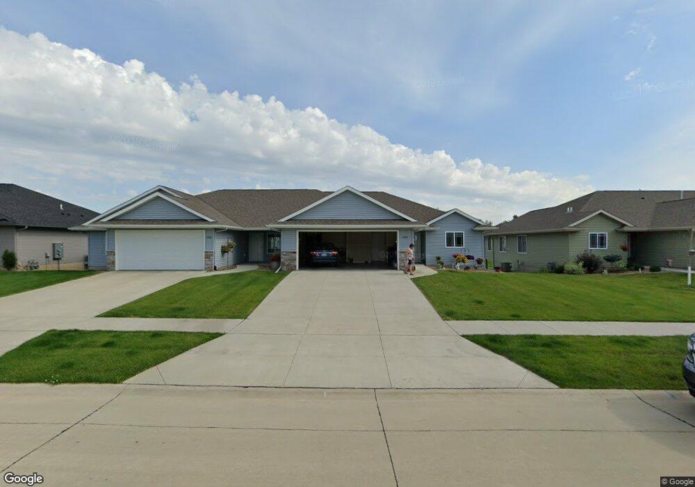 1914 Rosehill Dr SW, Cedar Rapids, IA 52404 - photo 1