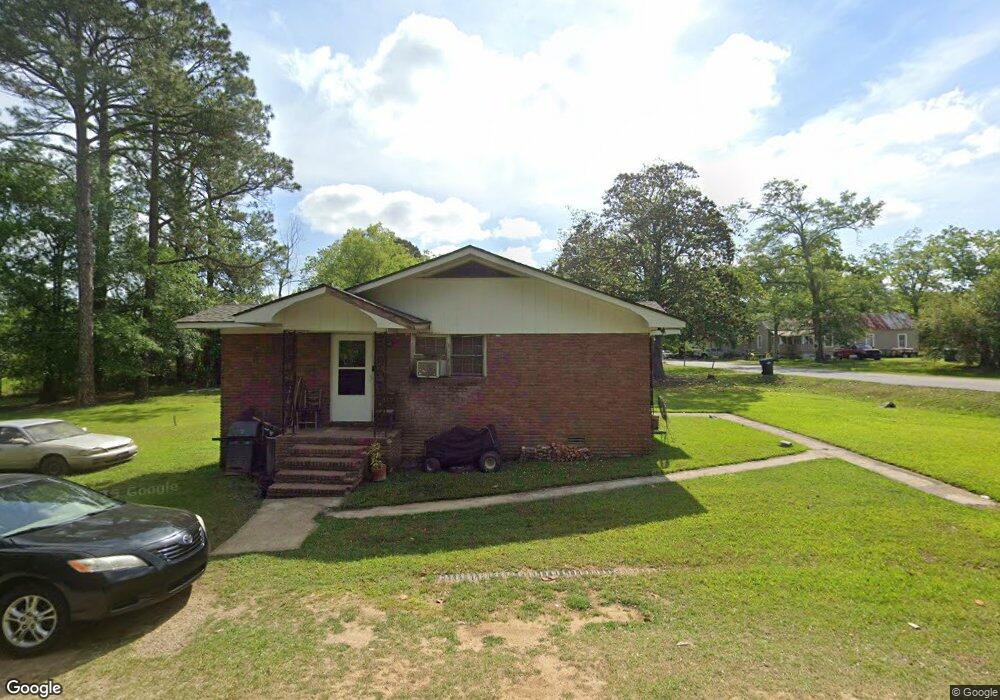 715 W Chattahoochee St, Fitzgerald, GA 31750 - photo 1