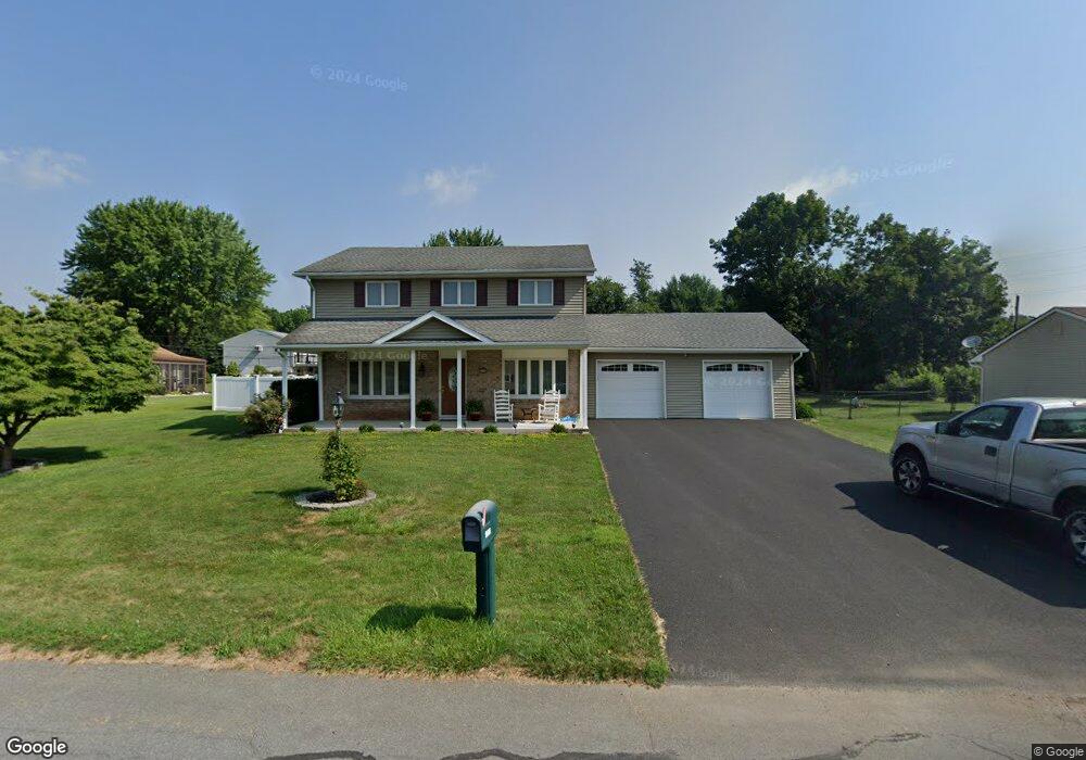 5616 Mohawk Dr, Bethlehem, PA 18017 - photo 1