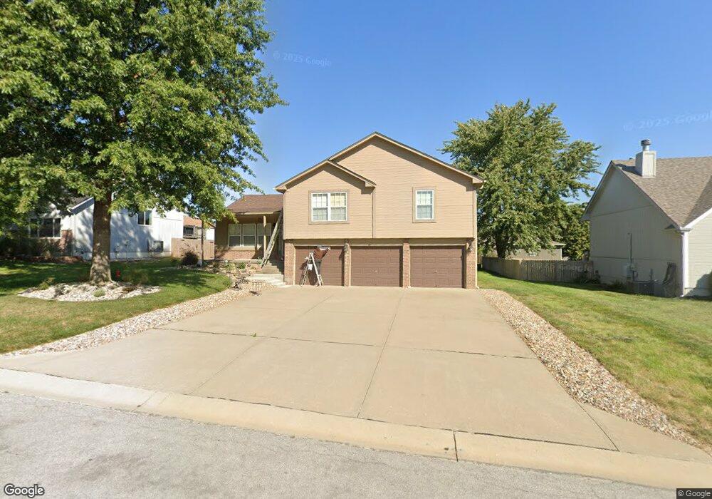 1014 Tudor Dr, Raymore, MO 64083 - photo 1