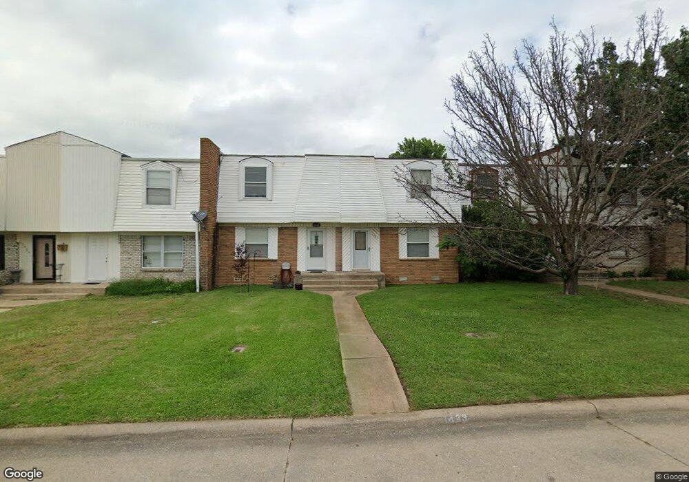 1423 Northglen St, Ardmore, OK 73401 - photo 1
