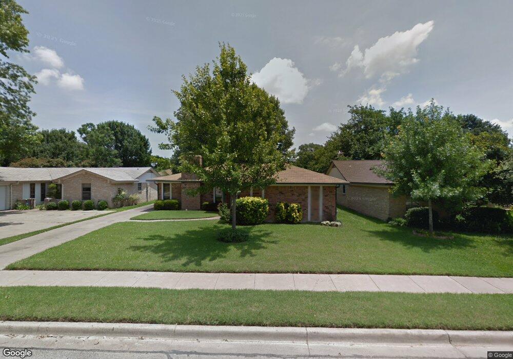 912 Columbus Ct, Bedford, TX 76022 - photo 1