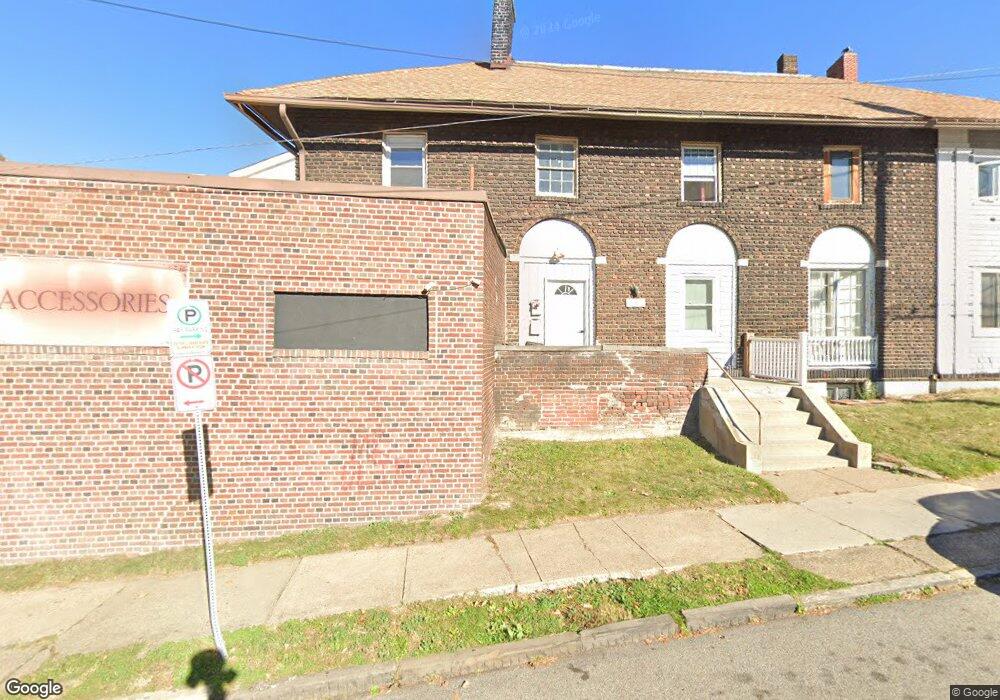 5801 Douglas St unit 2, Pittsburgh, PA 15217 - photo 1