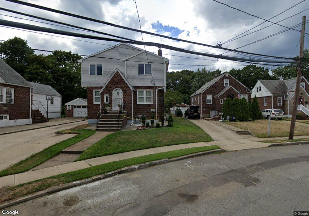 102 Wood St unit 2nd Fl, Lynbrook, NY 11563 - photo 1