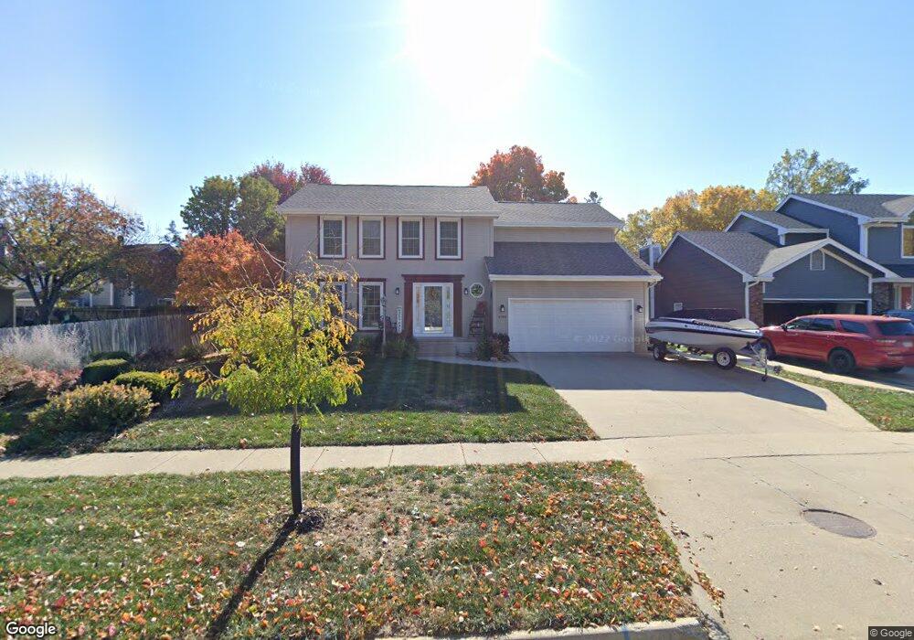 4906 Bel Aire Rd, Des Moines, IA 50310 - photo 1