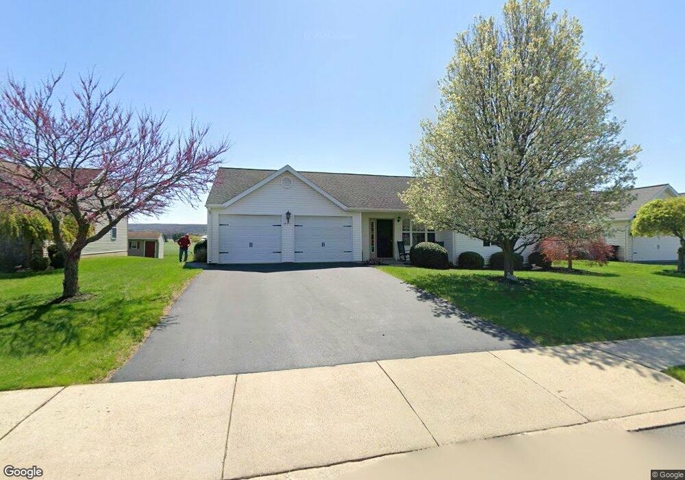 571 Daisy Dr, New Holland, PA 17557 - photo 1