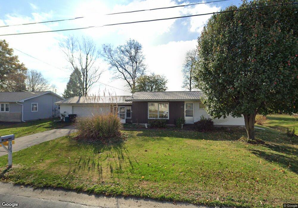 1105 Holiday Dr, Effingham, IL 62401 - photo 1