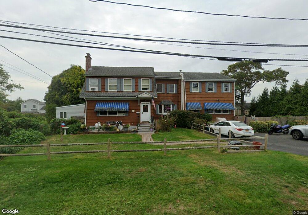74 Marvin Ln, Islip, NY 11751 - photo 1