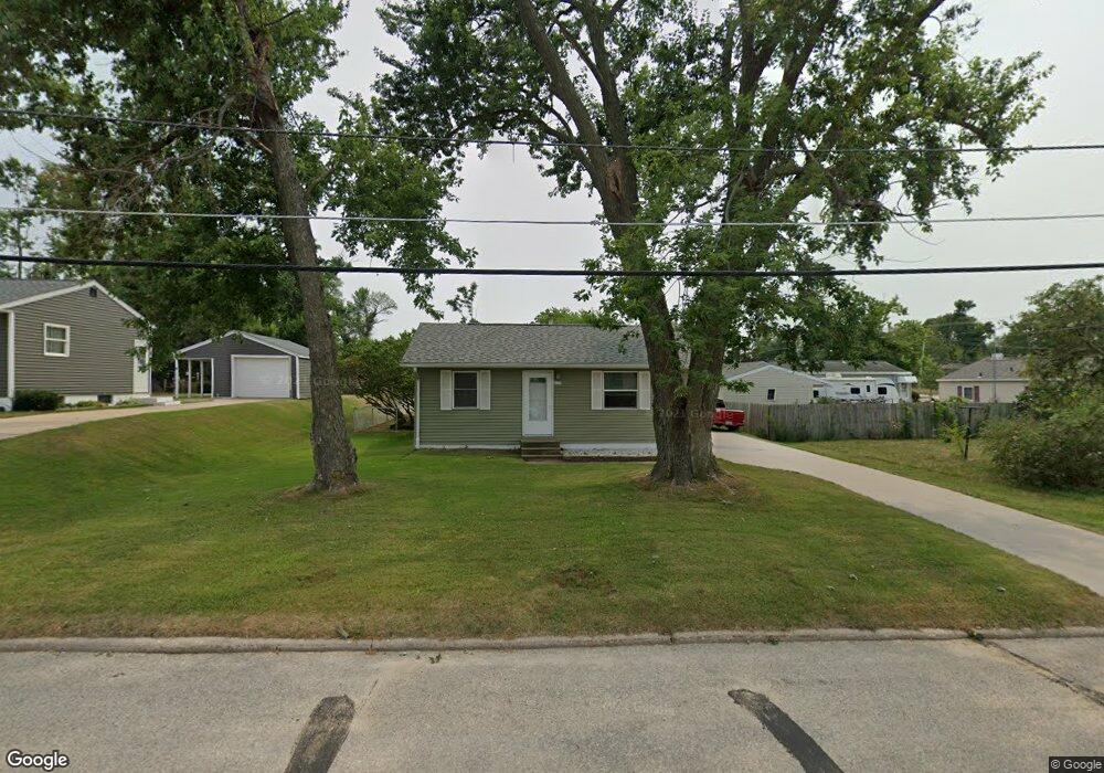 237 Outlook Dr SW, Cedar Rapids, IA 52404 - photo 1