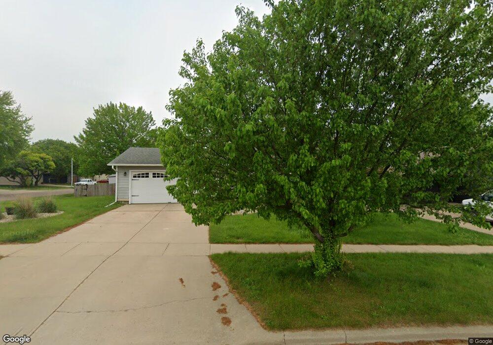 4721 E 33rd St, Sioux Falls, SD 57110 - photo 1
