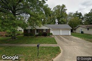 729 Clifton Dr, Charleston, IL 61920